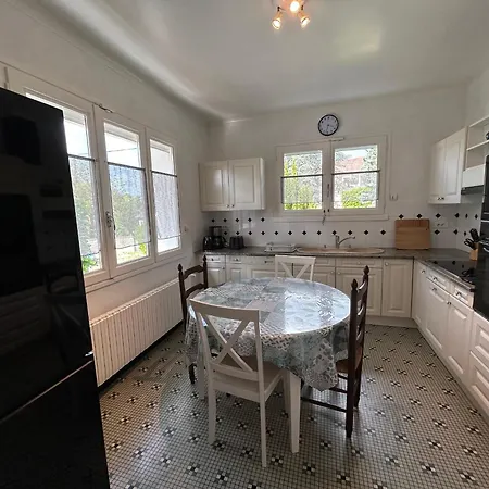 T3 Centre-ville Avec Jardin Et Climatisation - Fr-1-541-132 *