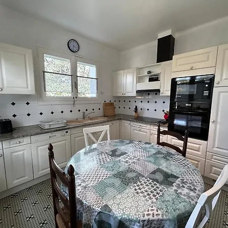 T3 Centre-ville Avec Jardin Et Climatisation - Fr-1-541-132 * Ла-Рош-Позе